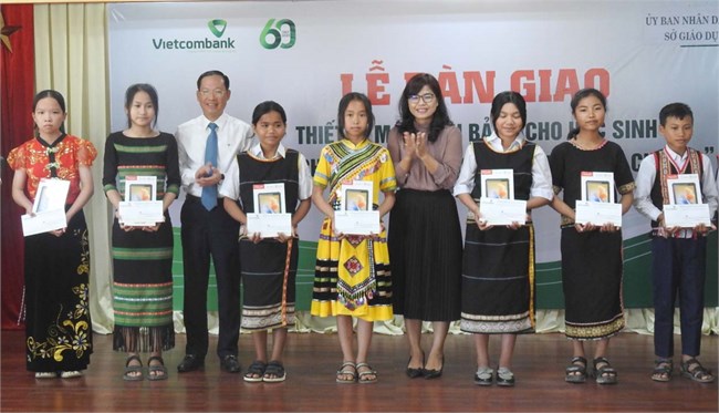 Kon Tum: Trao gần 11.400 máy tính bảng Chương trình “Sóng và máy tính cho em” (08/3/2023)